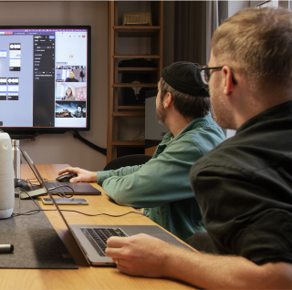 .diffies in einem Hybriden Arbeitsmeeting